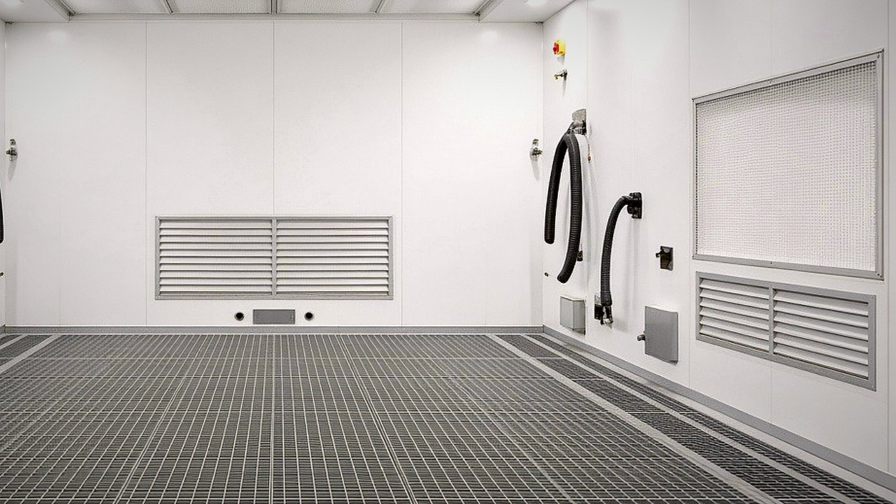 Waterborne cabin with moisture monitoring panel 62% RH and 22.5 ° C